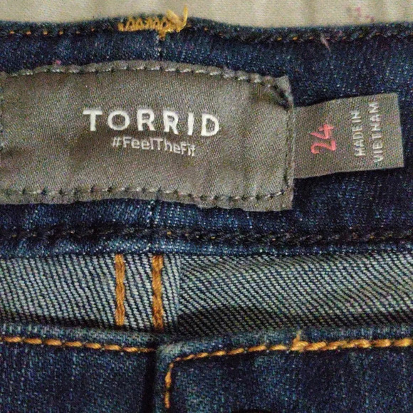 Torrid 5 Inch Vintage Stretch High-Rise Denim Shorts Size 24 - Picture 4 of 5